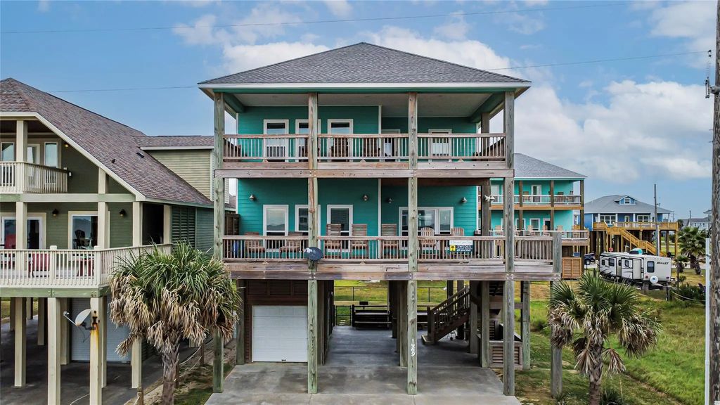 1969 Avenue J, Crystal Beach