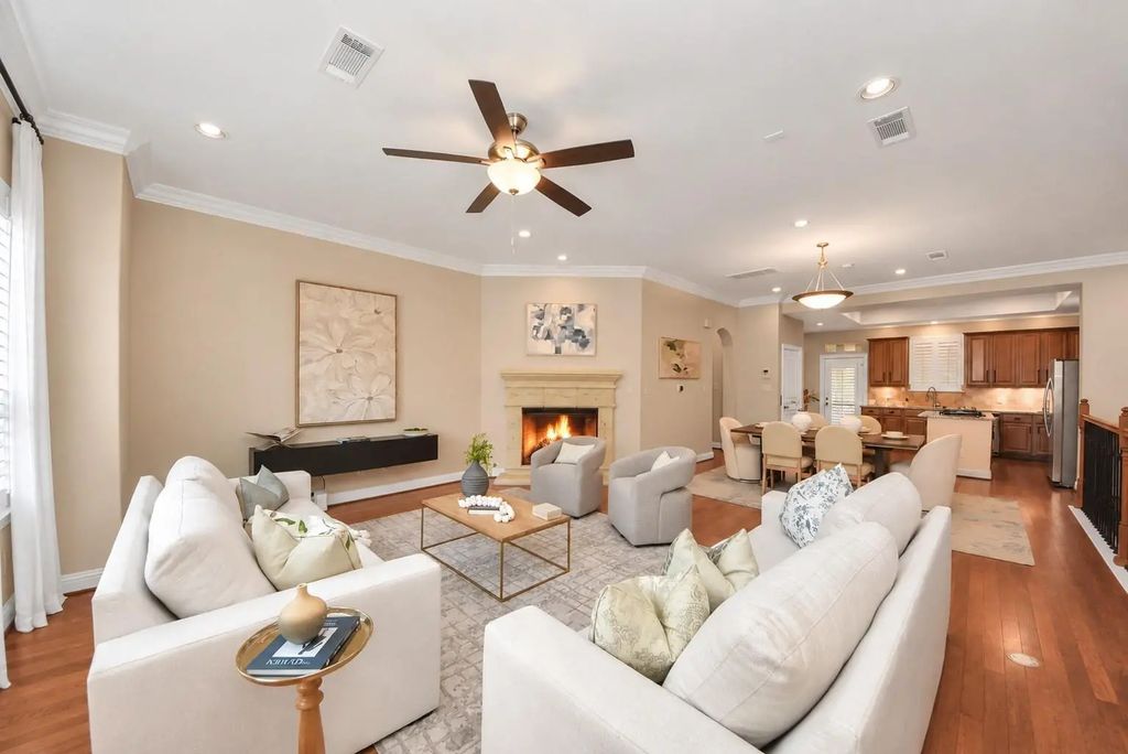 32 Versante Court, Houston