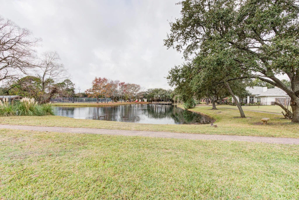 E Circle Drive, Houston