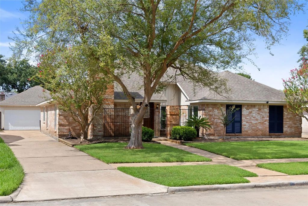 9010 Tavistock Drive, Houston