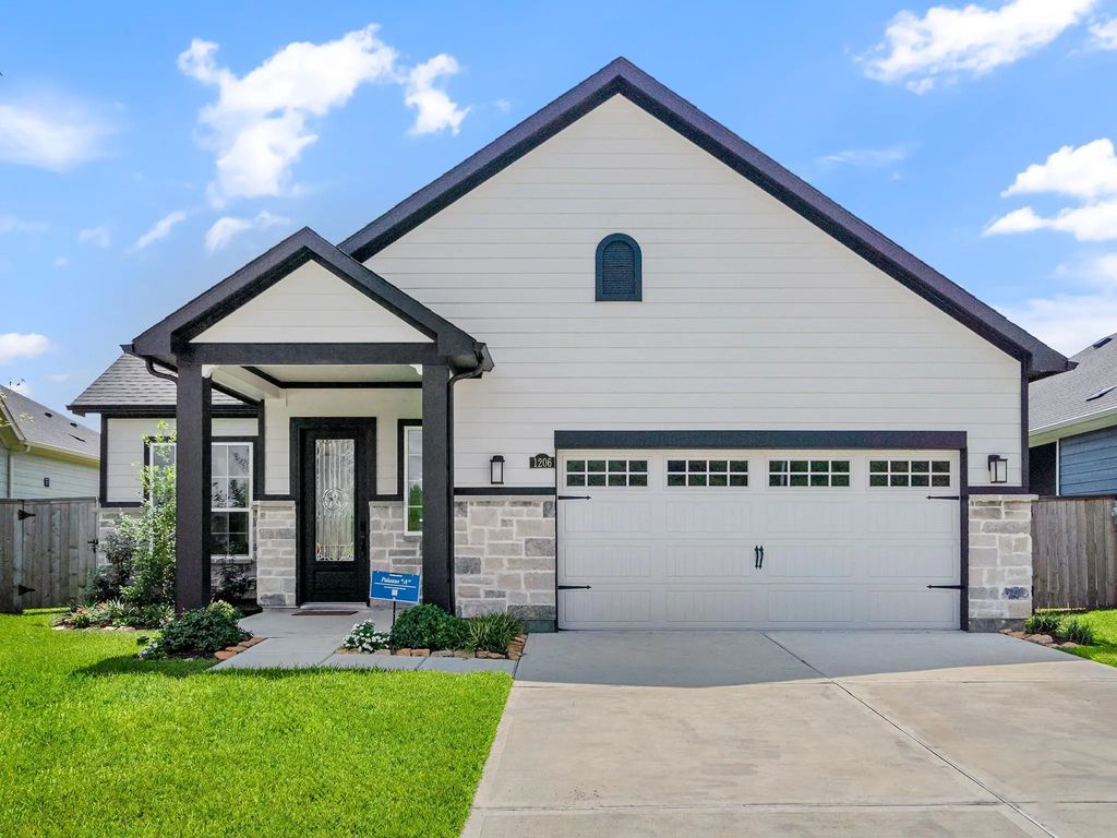 1206 Hidden Oaks Dr, Tomball