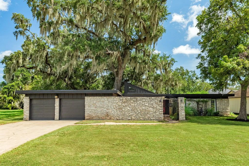 2219 River Oaks Drive, West Columbia