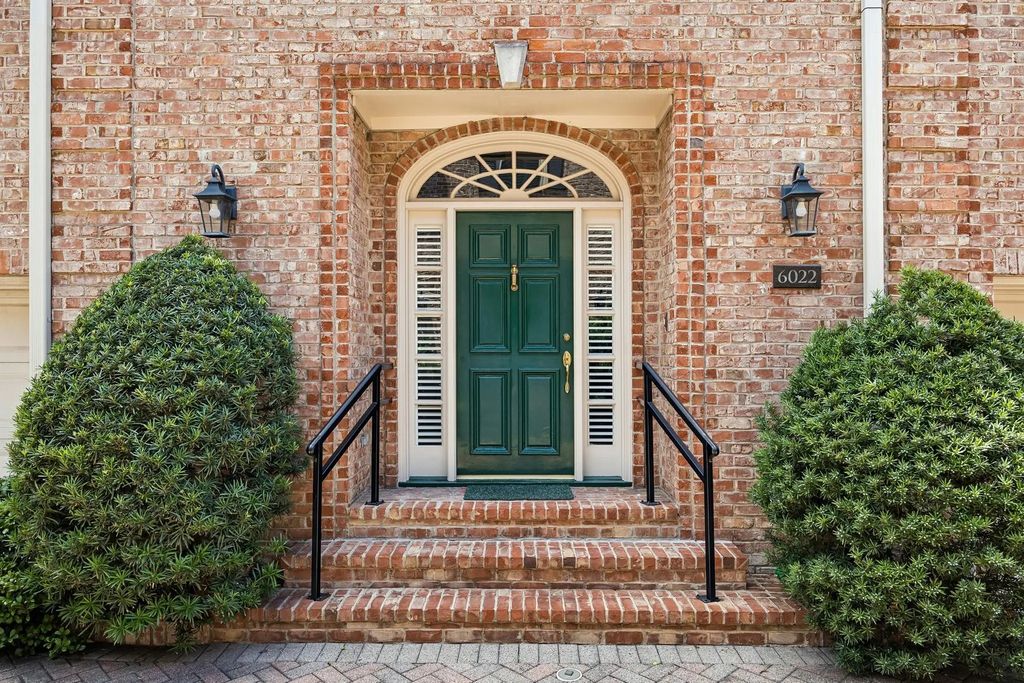 6022 Burgoyne Road, Houston