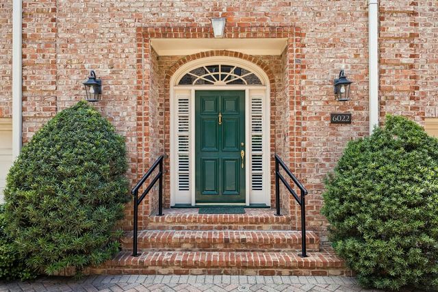 6022 Burgoyne Road, Houston