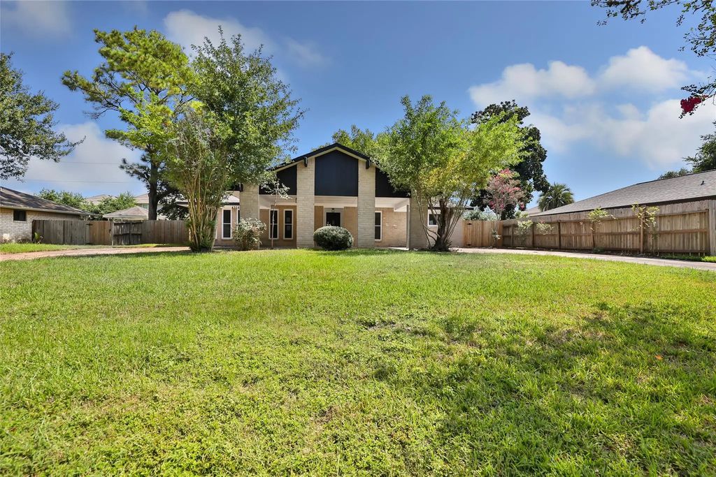 4308 Pine Shadows Street, Dickinson