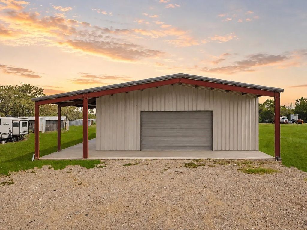 600 County Road 504, Flatonia