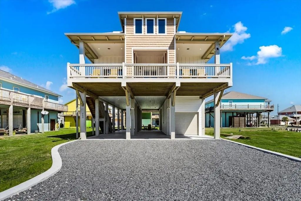 950 Sue Drive, Crystal Beach