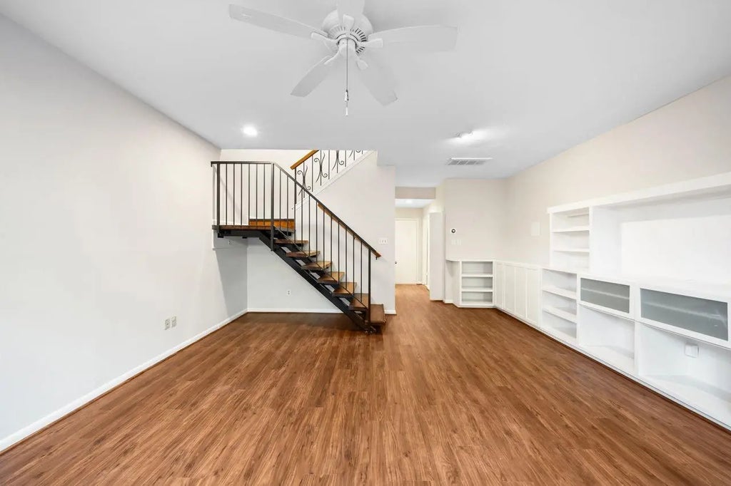 2100 Commonwealth Street G, Houston