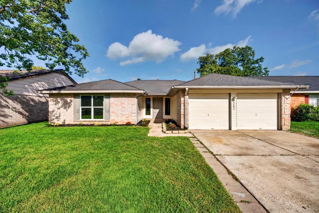 2402 Colonial Ridge Drive, Friendswood