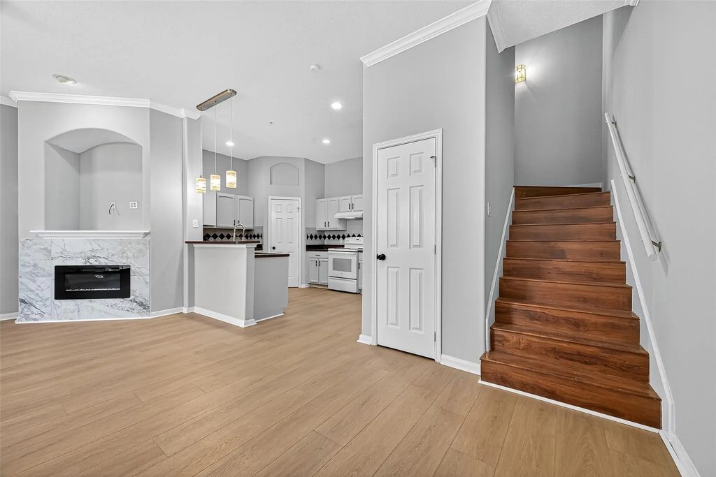2710 Grants Lake Boulevard L8, Sugar Land