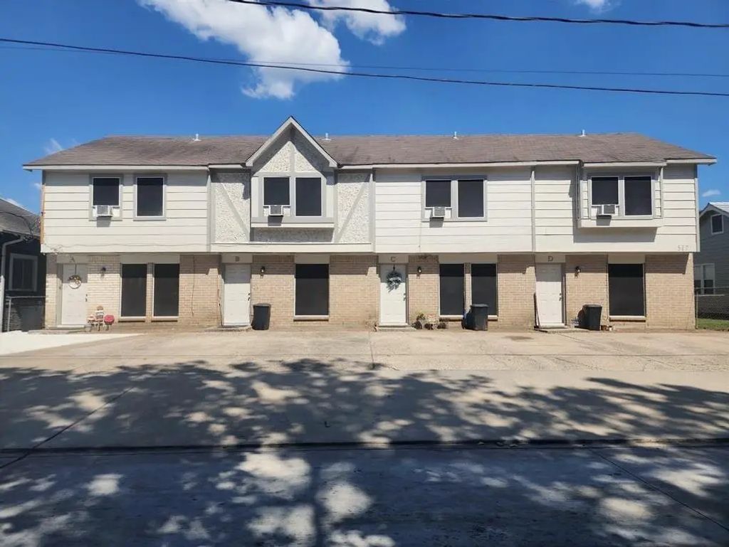 517 5th Street A, Humble