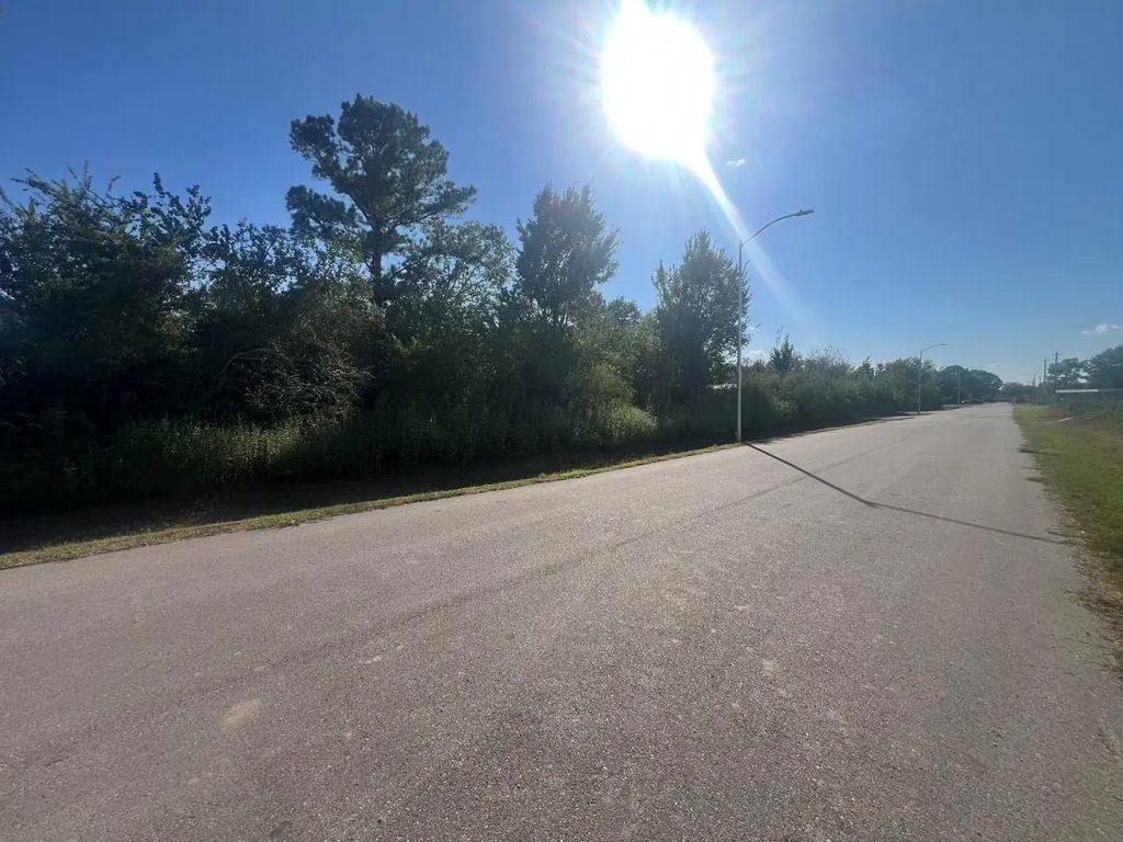 Sandman Avenue, Crosby