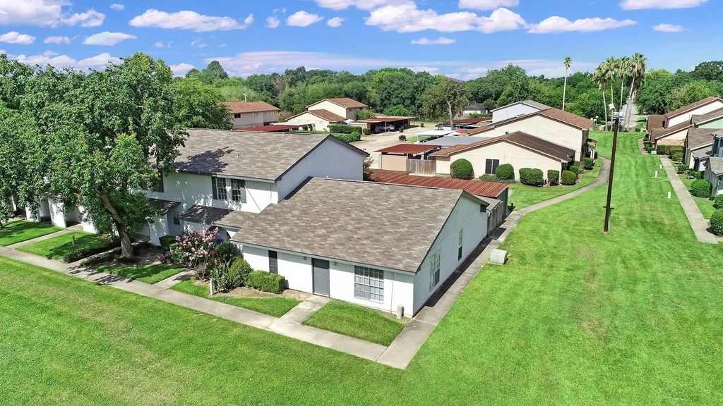 1833 Country Village Boulevard, Humble