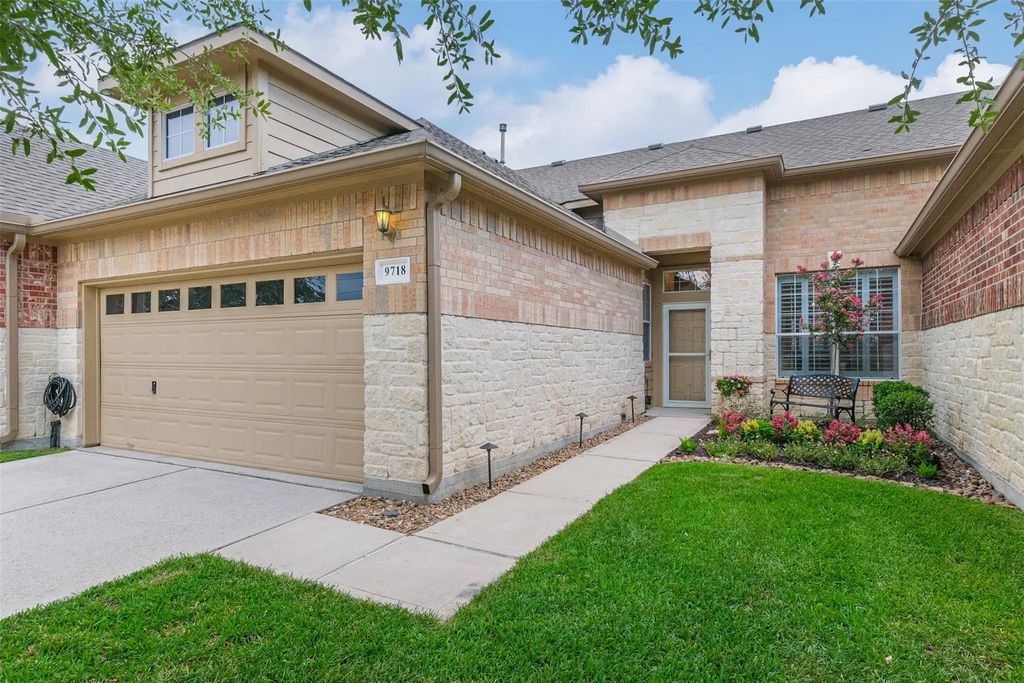 9718 Catalina Leaf Lane, Spring