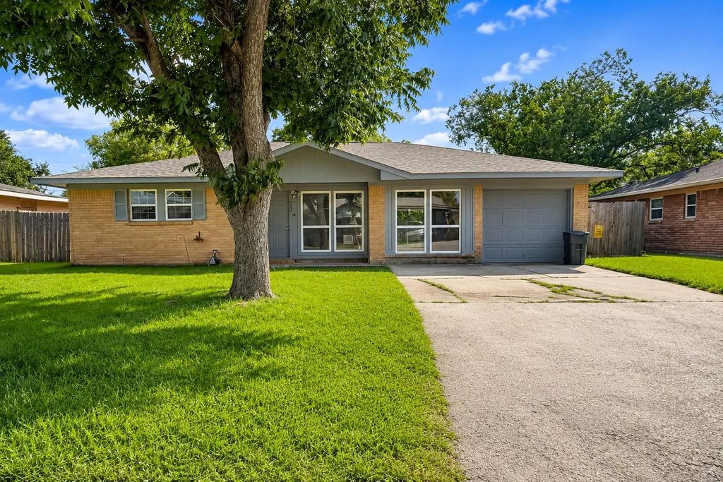 505 Moody Avenue, League City