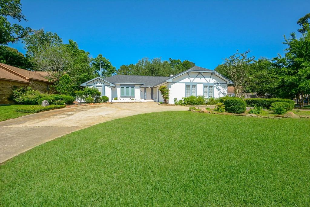 114 Springs Edge Drive, Conroe
