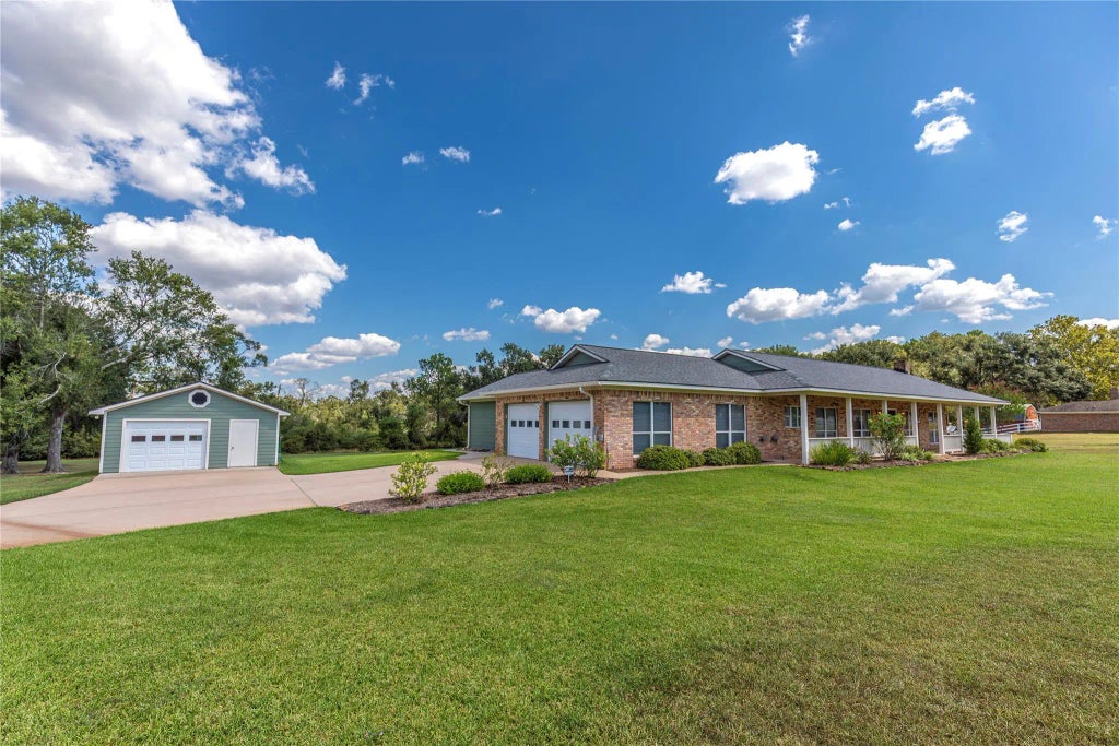 2833 Centerhill Circle, Bellville