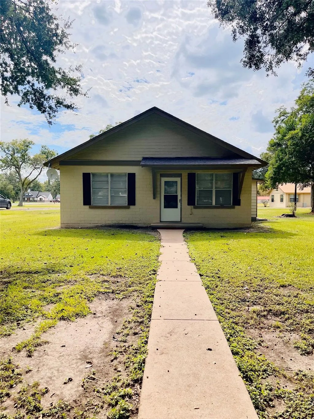 1572 Burning Stone Drive, Boling