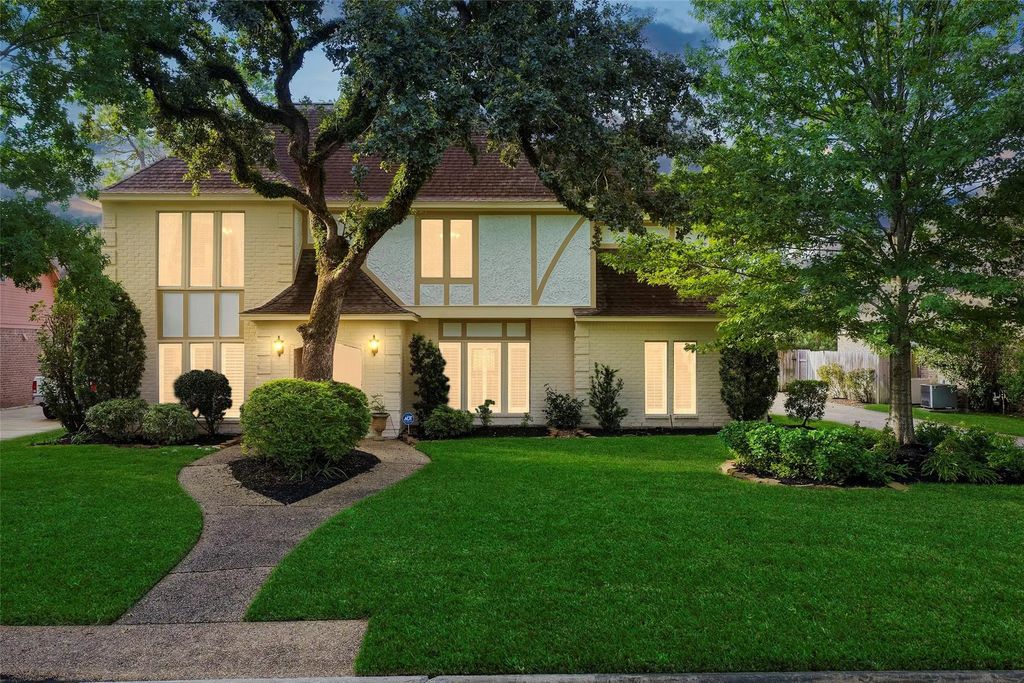12323 Knobcrest Drive, Houston