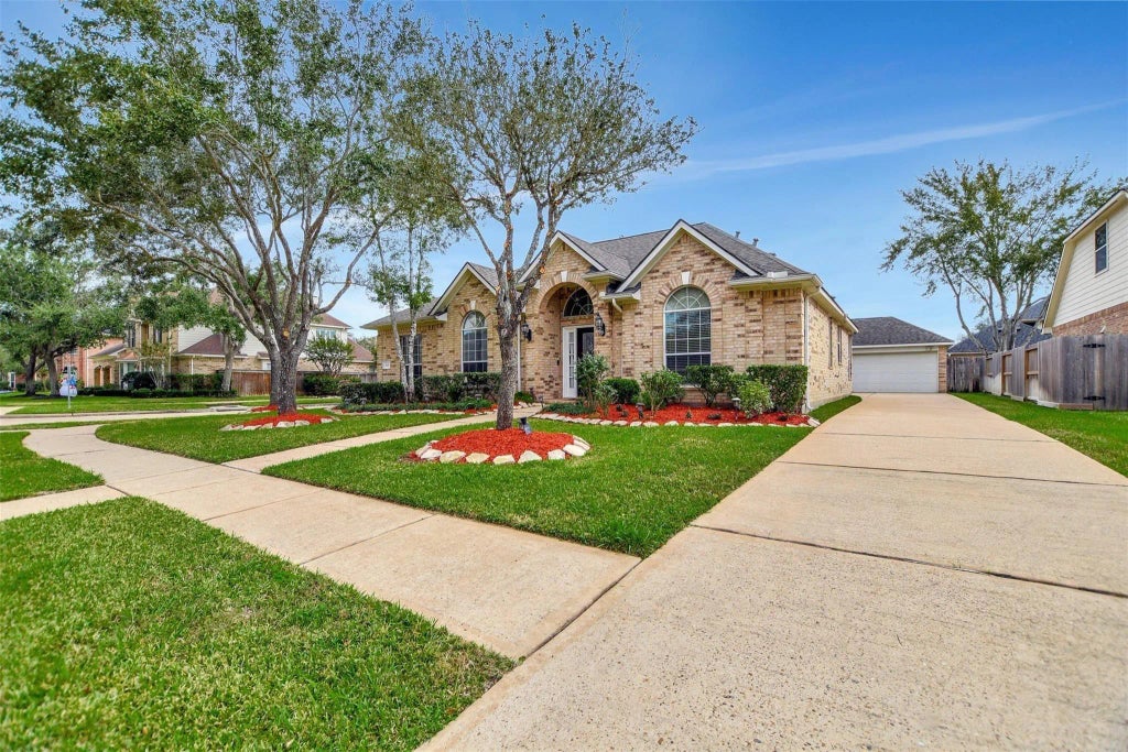 3015 Newbrook Drive, Pearland