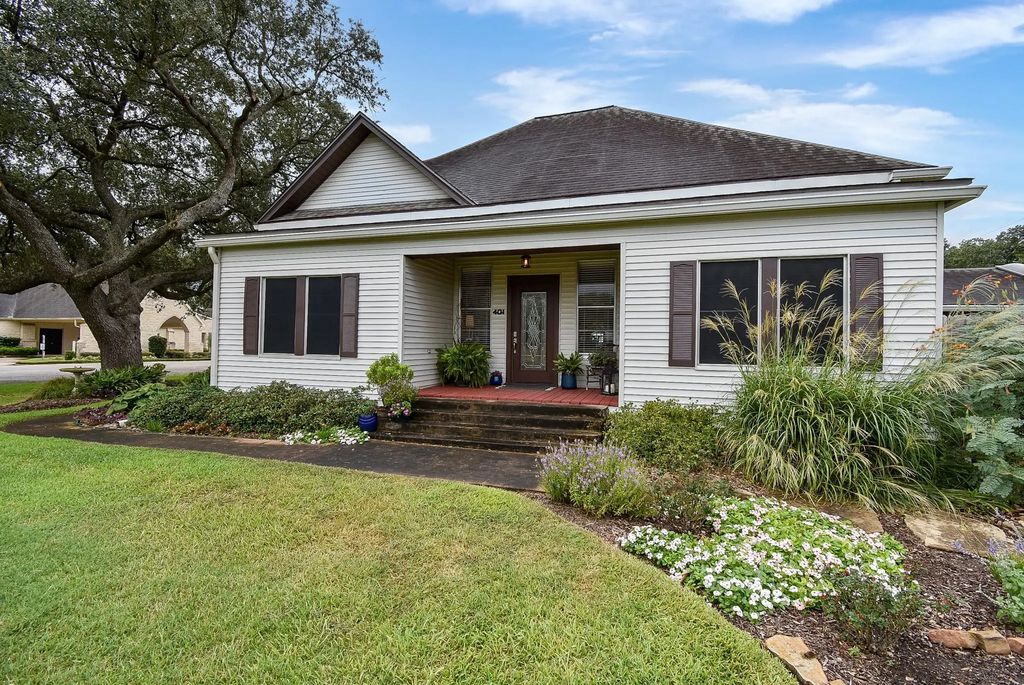 401 Fahrenthold Street, El Campo