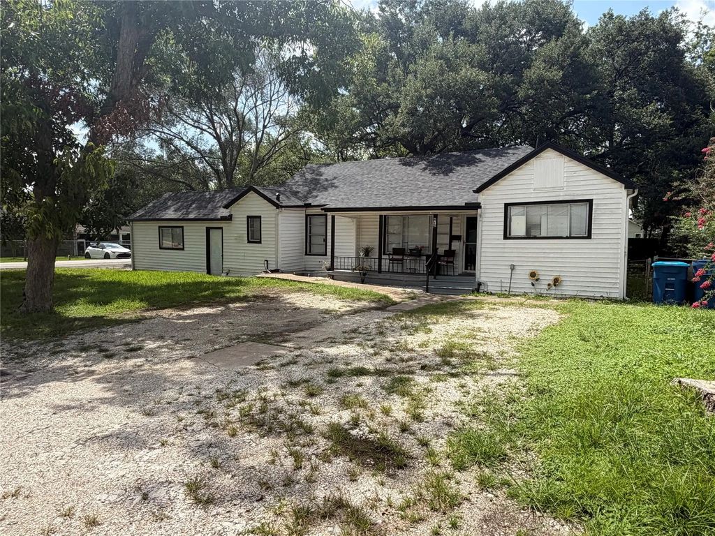 816 Avenue A, South Houston