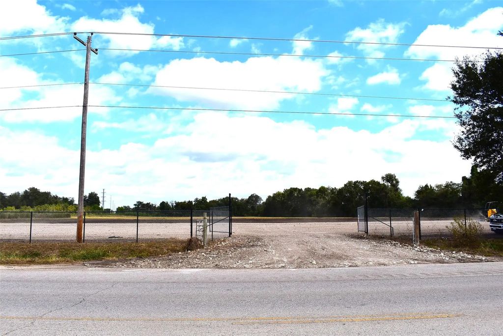 8911 Fm 524 Road, Sweeny