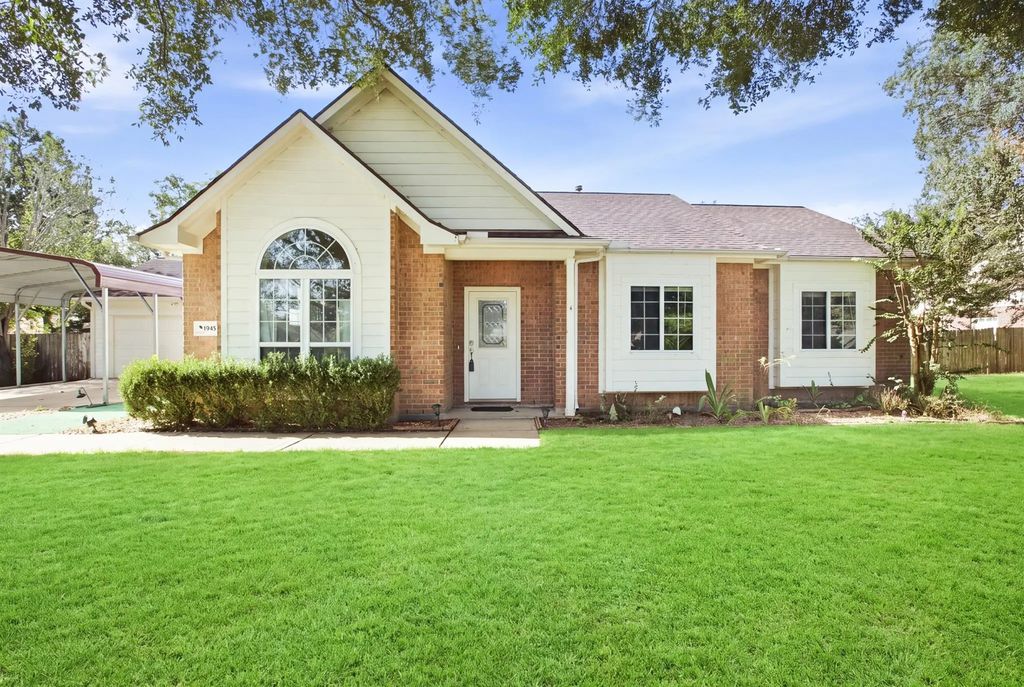 1945 Dorothy Lane, Sealy