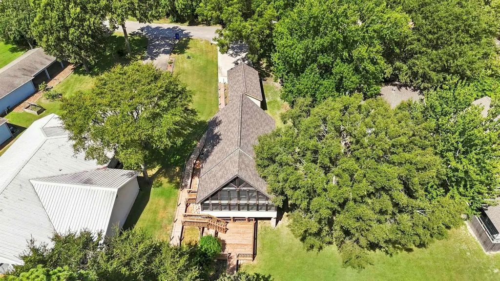 199 Lake Drive, Onalaska
