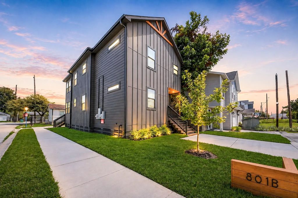 801 E 32nd 1/2 Street B, Houston