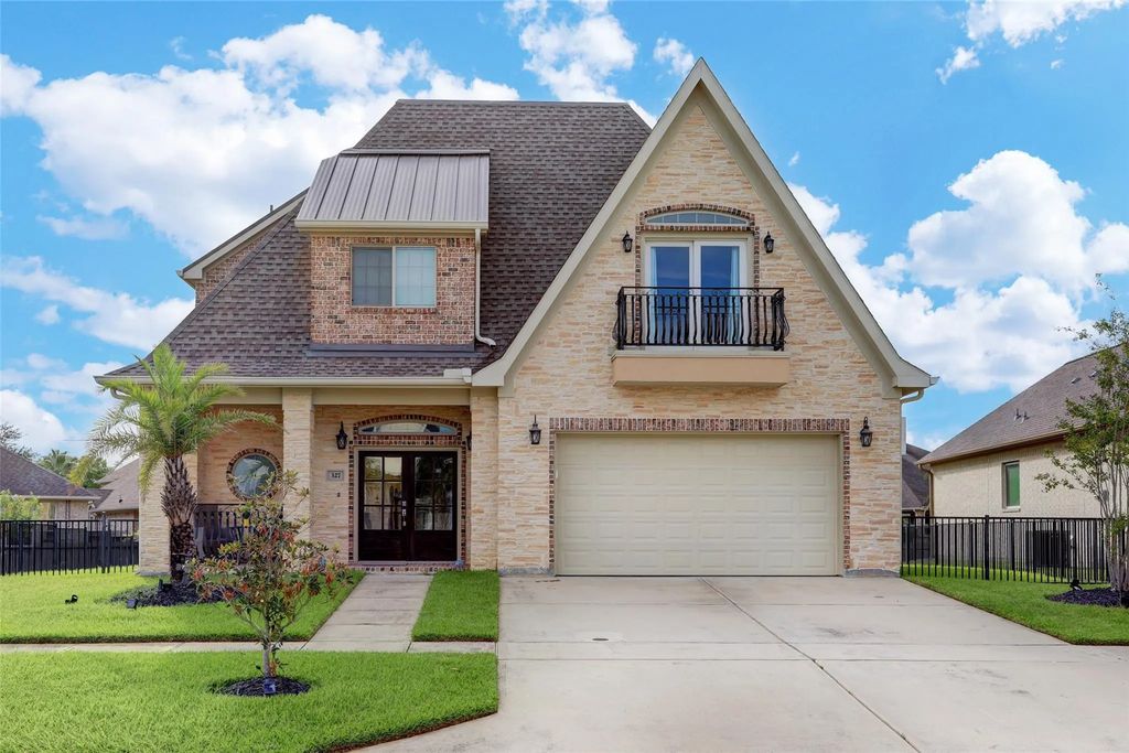 327 Twin Timbers Lane, Kemah