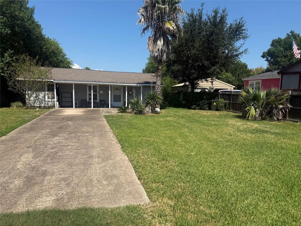 2446 Rue De Lafitte Drive, Dickinson