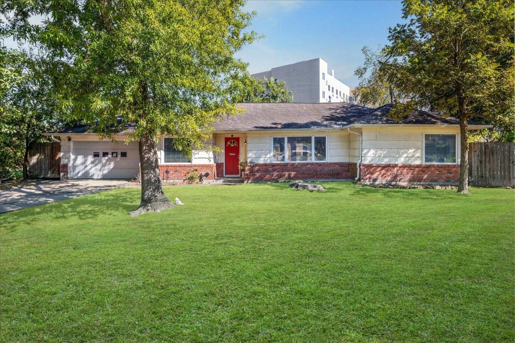 8419 Bluegate Court, Houston