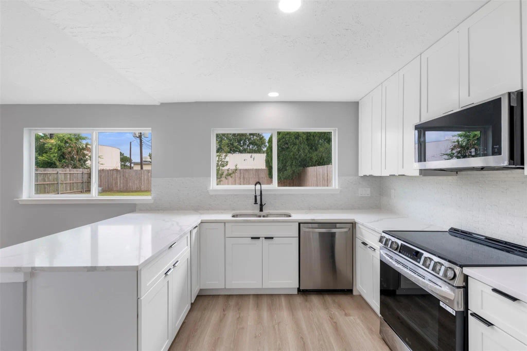 7311 Skylight Lane, Houston