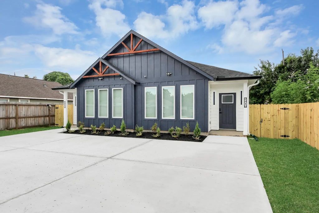 221 Armstrong Street B, Houston