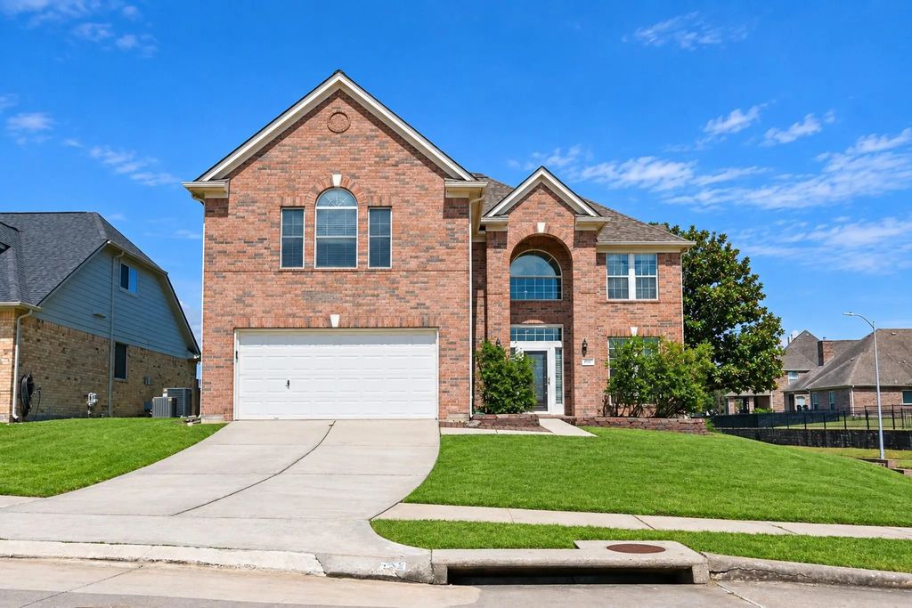 122 Marina Oaks Drive, Kemah
