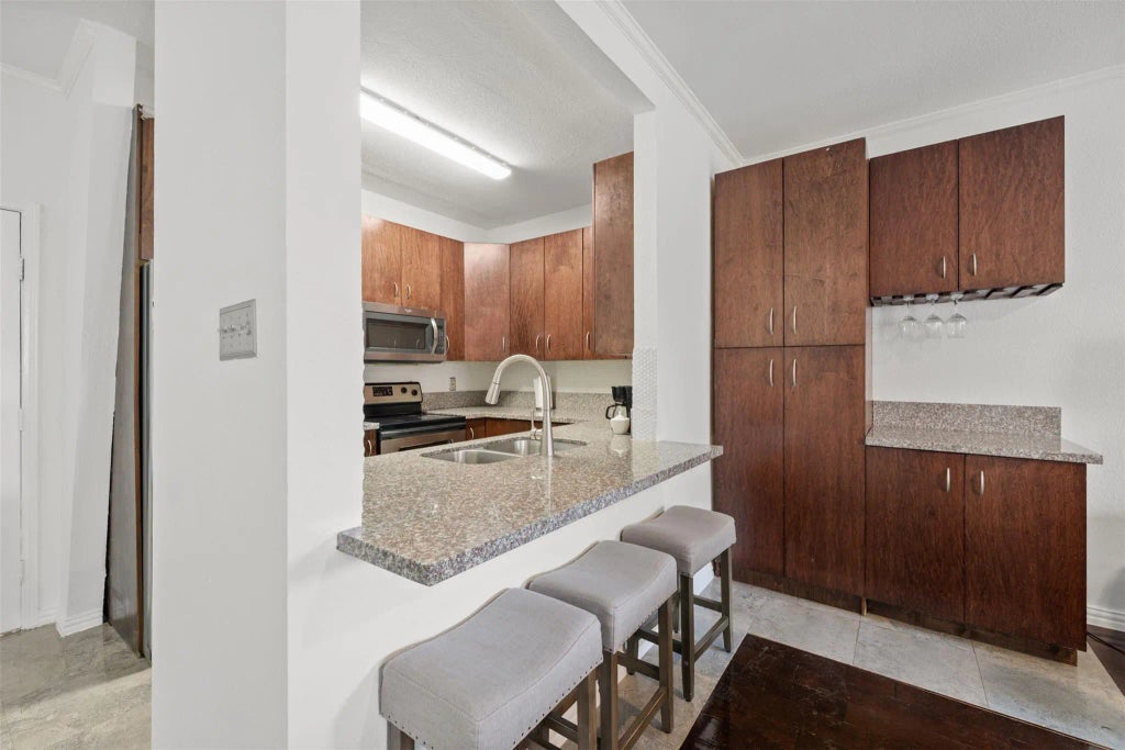 9850 Pagewood Lane 1402, Houston