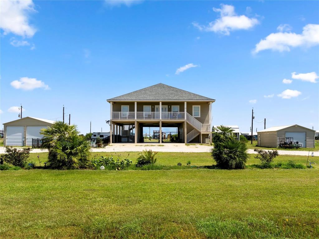 213 Porpoise Dr Drive, Palacios