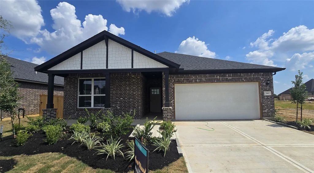 516 Deep Sands Drive, Waller