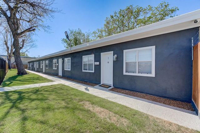 905 E Fayle Street, Baytown
