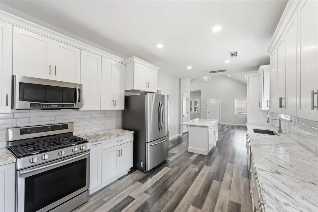 202 E 34th Street, Houston