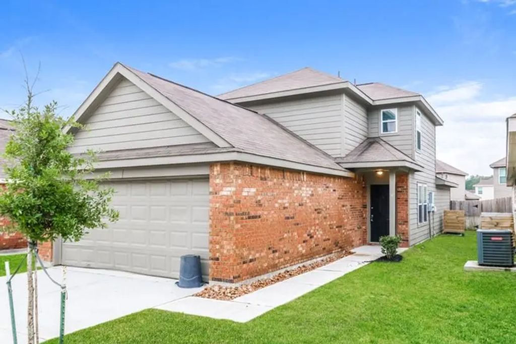 425 Upper Creek Drive, Willis