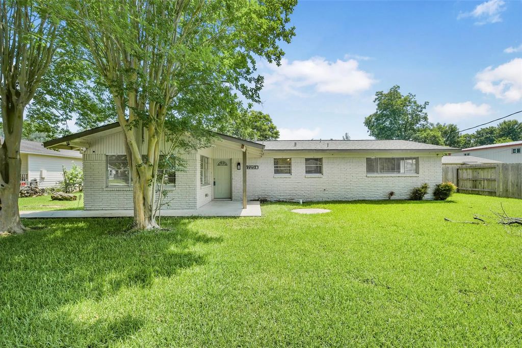4725 9th Street A, Bacliff