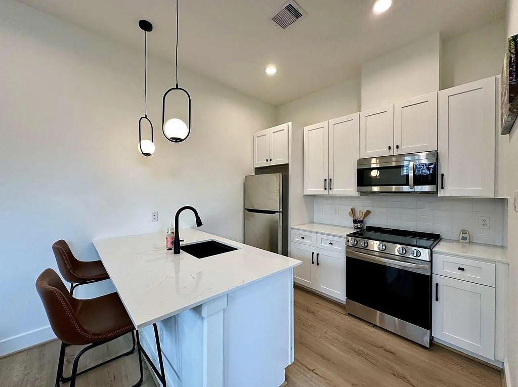 203 Danna Lane D, Houston