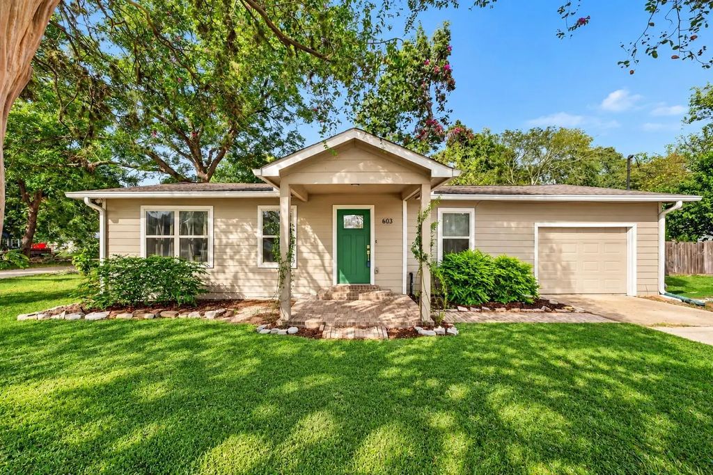 603 Penick Road, Waller