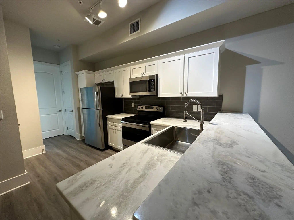 2727 Houston Avenue 307, Houston