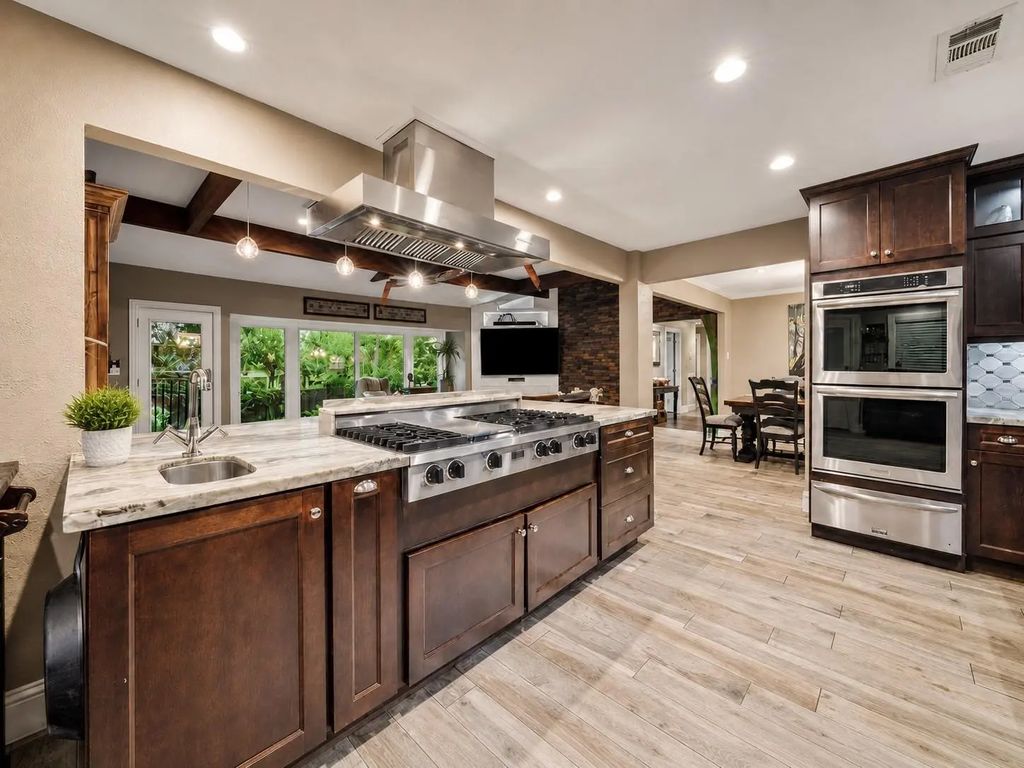 5 Tree Frog Drive, Houston