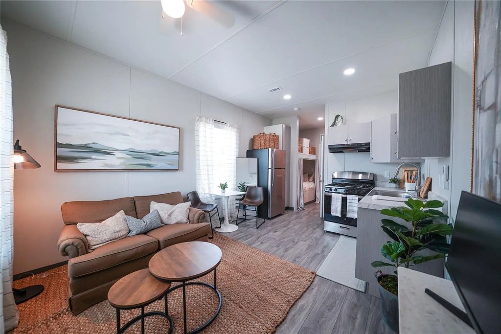 13075 N I-45, Willis