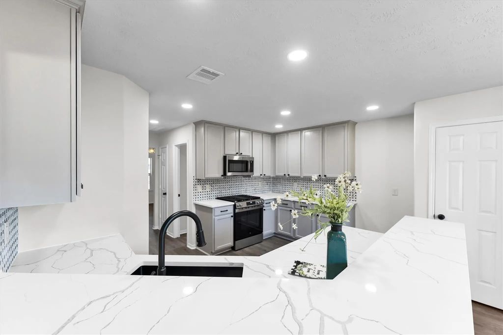 13619 Barons Lake Lane, Cypress