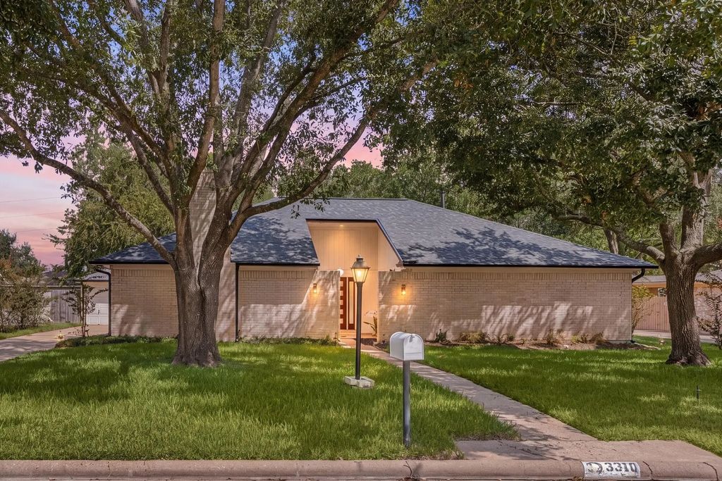 3310 Meadowcreek Drive, Missouri City